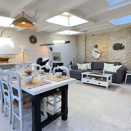 ヴィラ Charmante Dans Le Centre Village アル・アン・レ