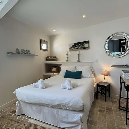 Charmante Dans Le Centre Village *