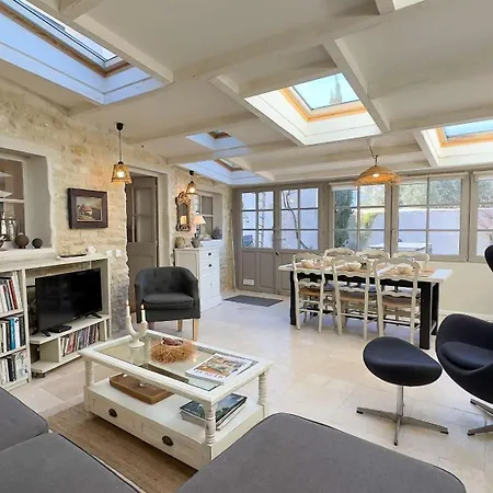 ヴィラ Charmante Dans Le Centre Village アル・アン・レ