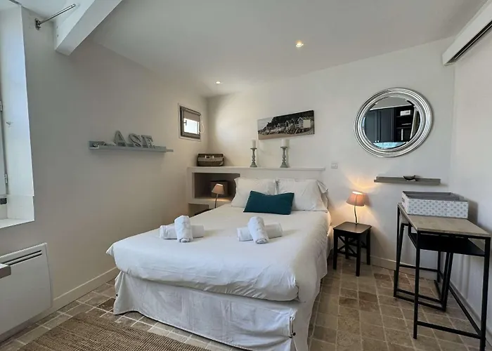 Charmante Dans Le Centre Village *