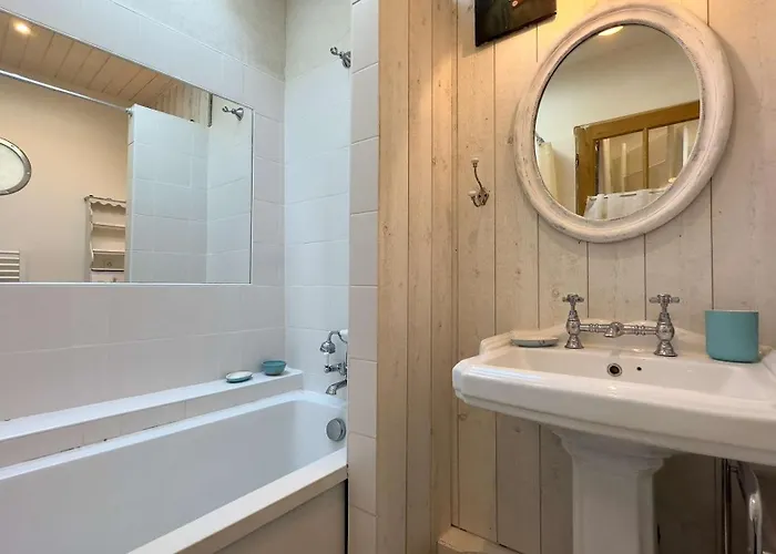 Charmante Dans Le Centre Village *